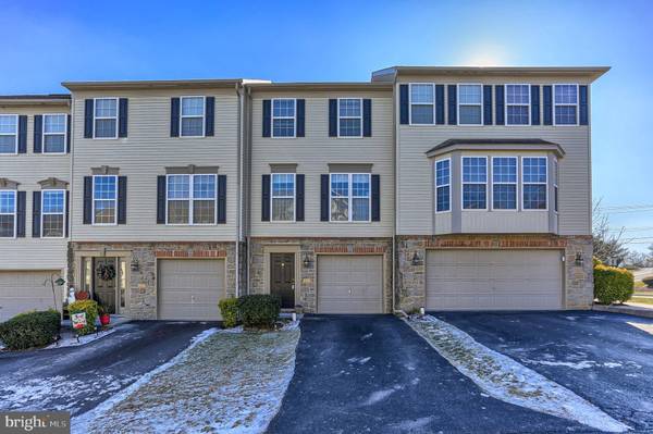 2702 HUNT CLUB DR, York, PA 17402