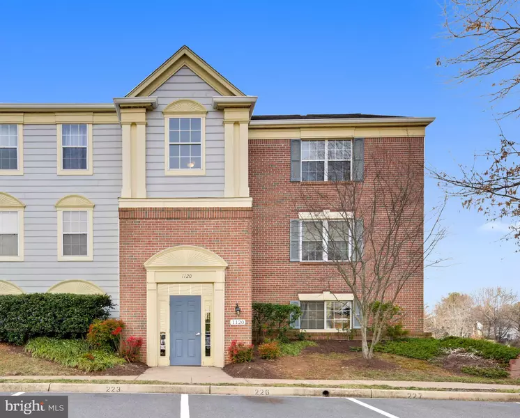 1120 HUNTMASTER TER NE #102, Leesburg, VA 20176