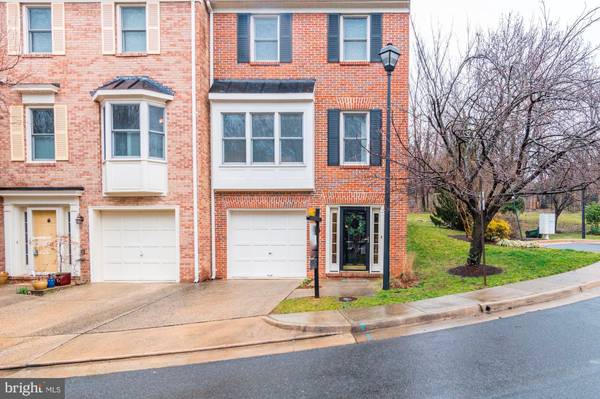 31 CARRIAGE HOUSE CIR, Alexandria, VA 22304