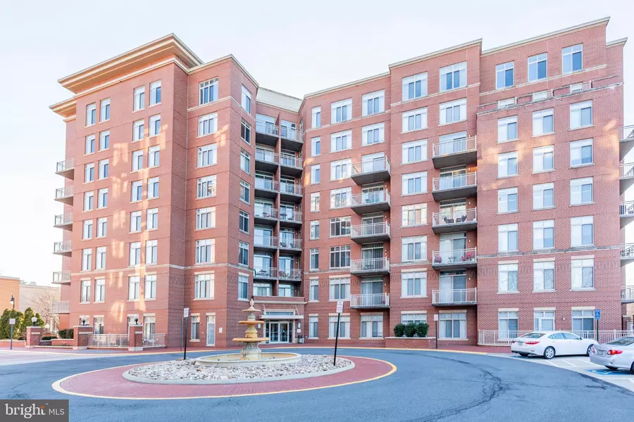 4490 MARKET COMMONS DR #112, Fairfax, VA 22033