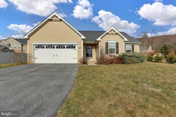 6879 APPLETON DR, Fayetteville, PA 17222