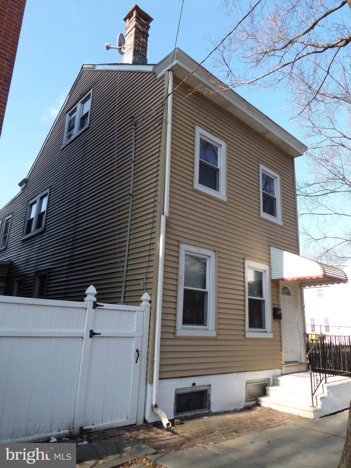 Trenton, NJ 08611,647 CENTRE ST