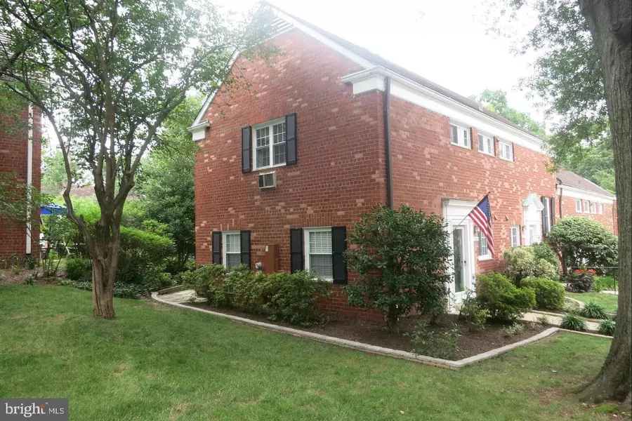 3600 GREENWAY PL, Alexandria, VA 22302