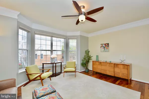 Alexandria, VA 22315,6937 ROLLING CREEK WAY