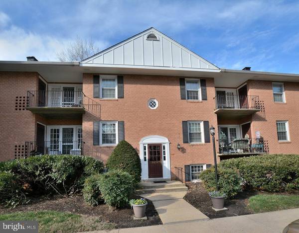 3874 LYNDHURST DR #202, Fairfax, VA 22031