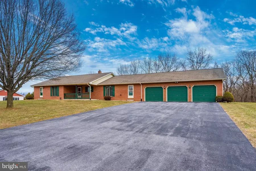 86 APPALOOSA DR, Falling Waters, WV 25419