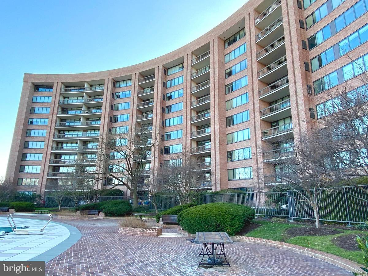 Arlington, VA 22202,1805 CRYSTAL DR #803S