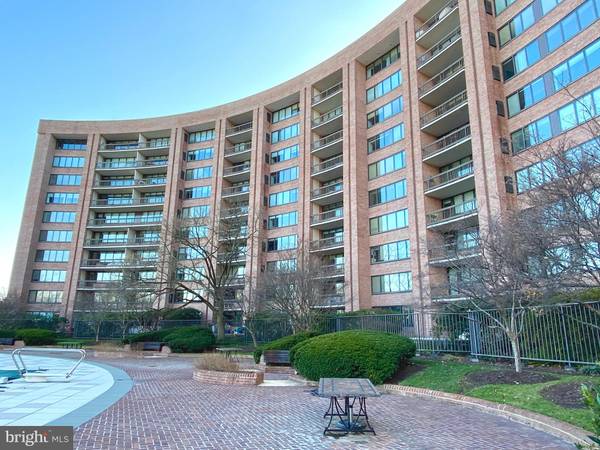 1805 CRYSTAL DR #803S, Arlington, VA 22202