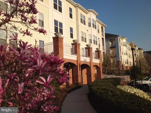 2921 DEER HOLLOW WAY #213, Fairfax, VA 22031