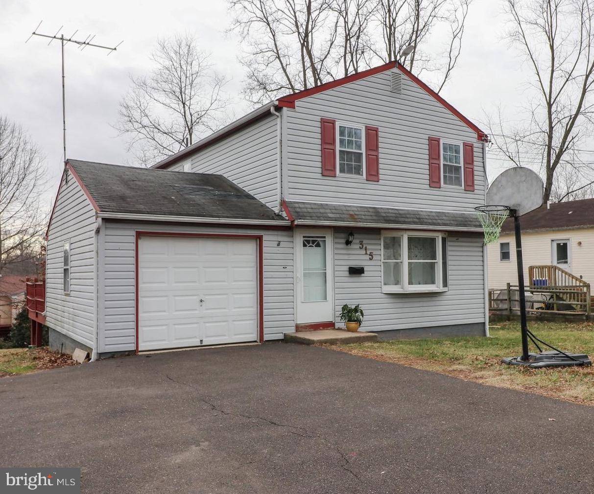 315 SUMMER AVE, Horsham, PA 19044