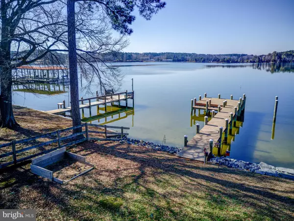 Kinsale, VA 22488,212 SHORE LN