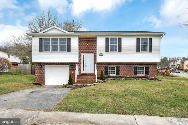 2 YANKEE DR, Mount Holly Springs, PA 17065