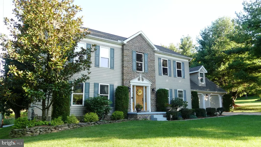 82 DEW DROP RD, York, PA 17403