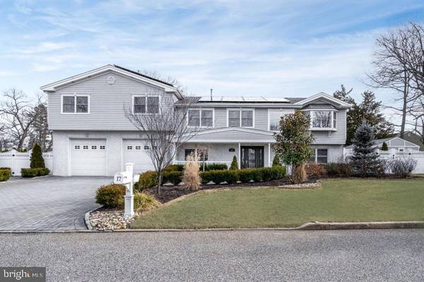 17 LAYTON AVE, Pine Beach, NJ 08741