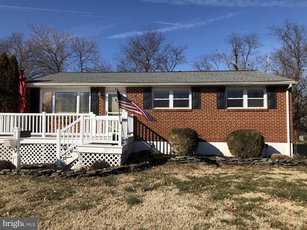 8 GILLIS CT, New Castle, DE 19720