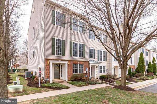 12411 ERICA HILL LN, Fairfax, VA 22033