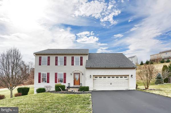 215 BRENDAN MEWS, Mount Wolf, PA 17347