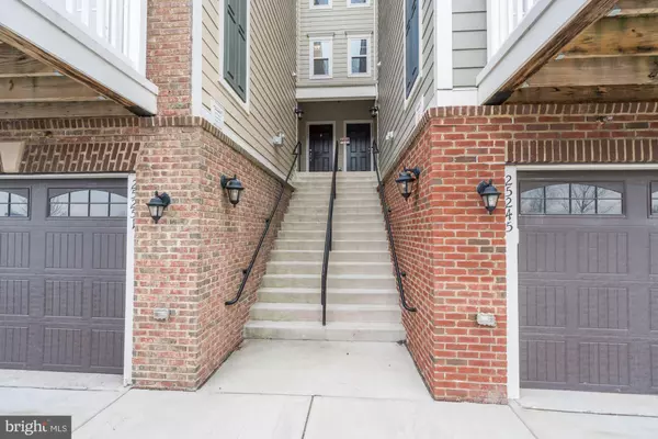 Chantilly, VA 20152,25249 LAURELDALE TER