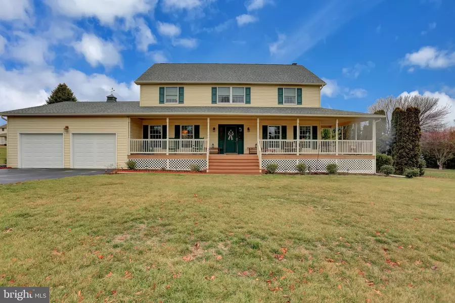 6 SOUTHERN CROSS DR, Boiling Springs, PA 17007