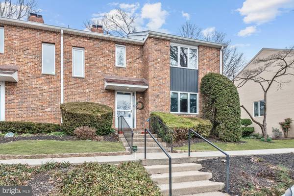 15 W CLOSE, Moorestown, NJ 08057