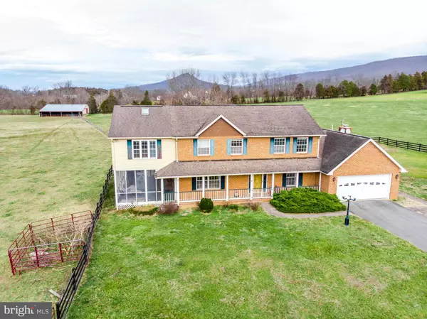 New Market, VA 22844,923 CEDAR LN