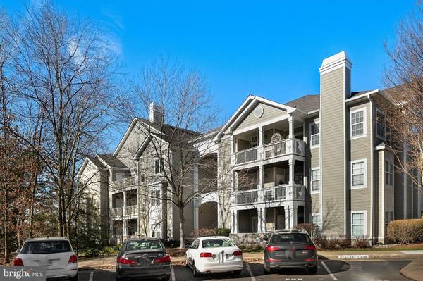 1700 LAKE SHORE CREST DR #33, Reston, VA 20190