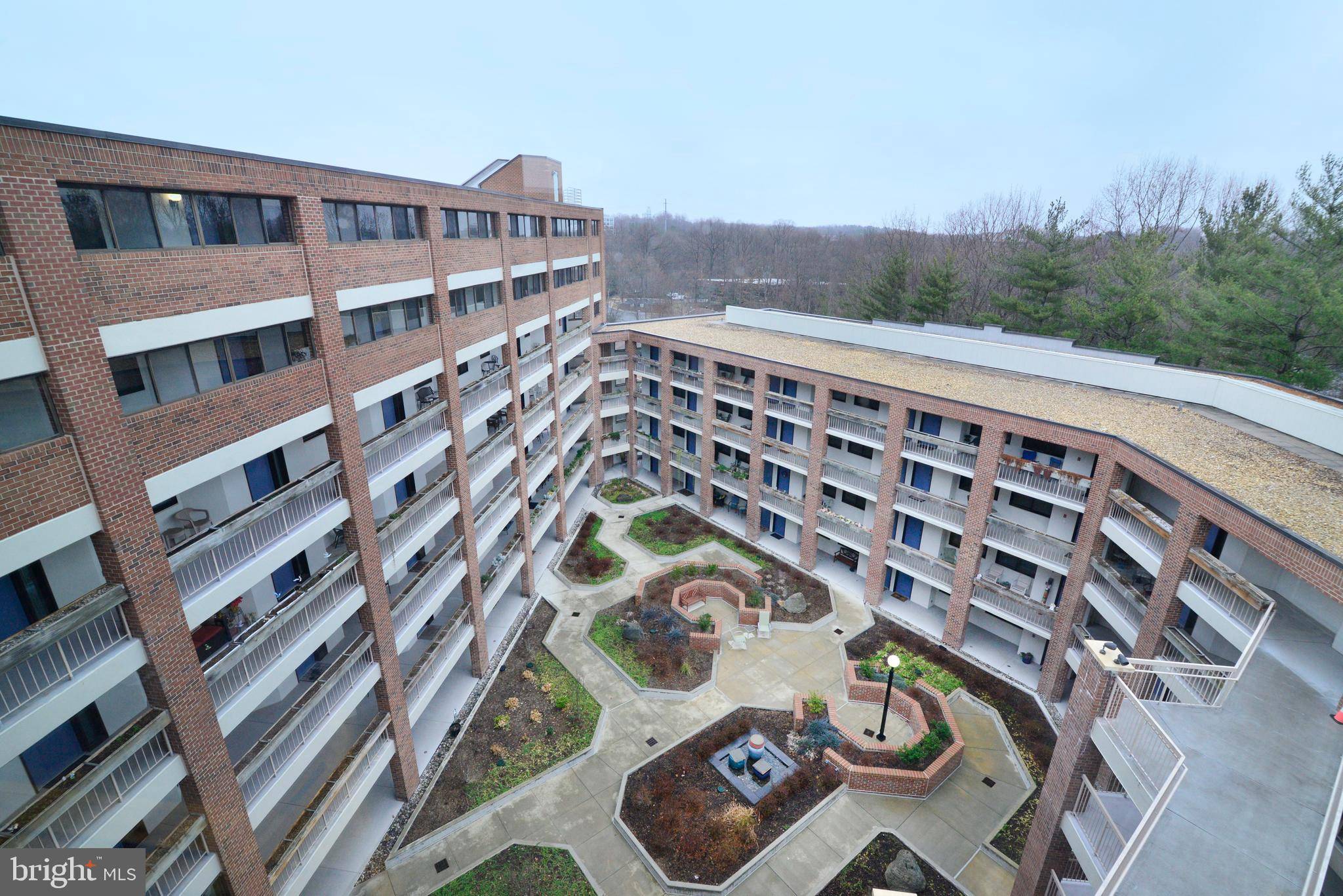 Reston, VA 20191,1951 SAGEWOOD LN #607