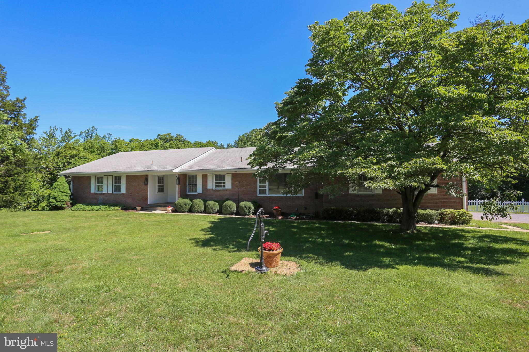 9704 OVERLEA DR, Rockville, MD 20850