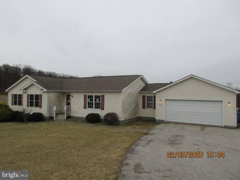 13196 CROSS ROADS AVE, Felton, PA 17322