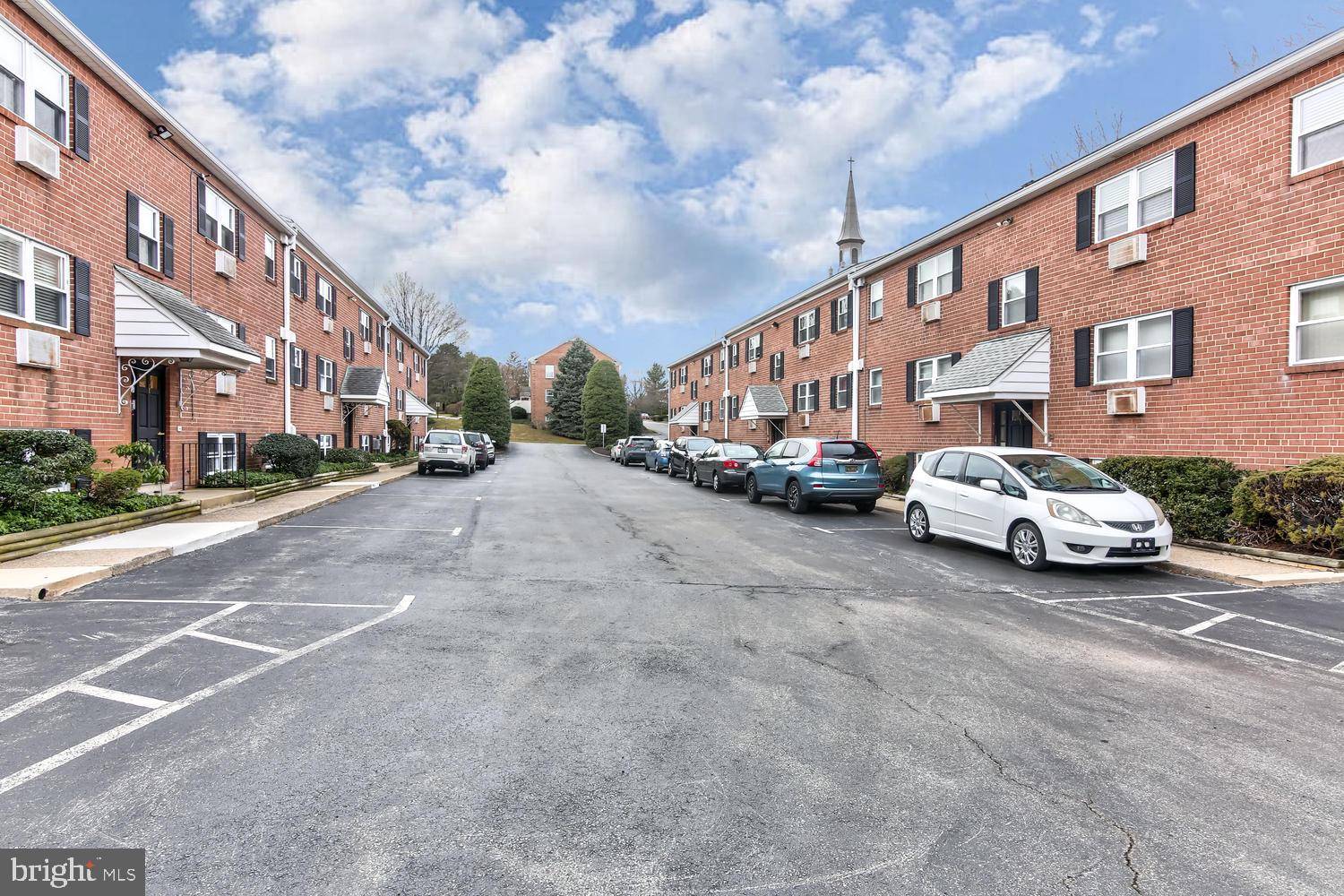 1 RADNOR DR #C2, Newtown Square, PA 19073