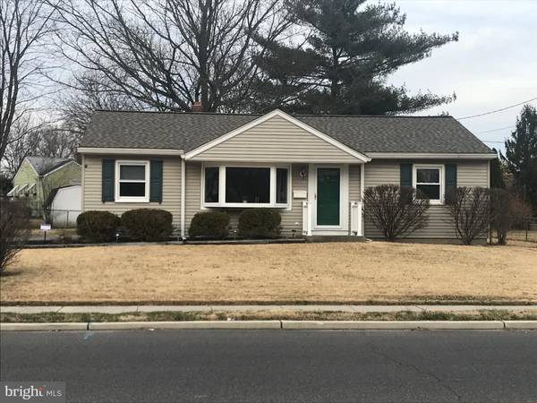 21 WARWICK RD, Stratford, NJ 08084