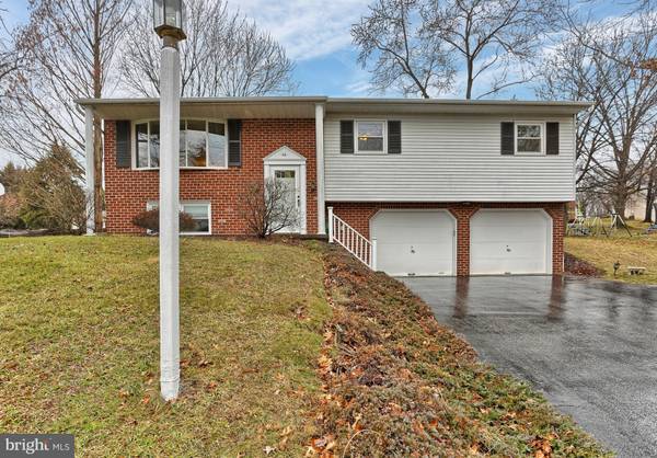 46 FARMINGTON DR, York, PA 17407