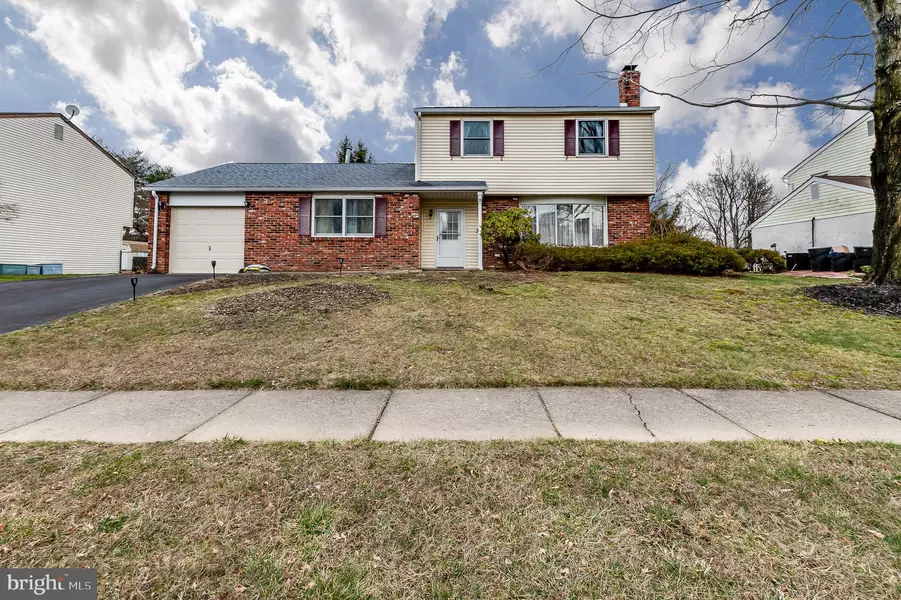 28 DAWN RD, Levittown, PA 19056