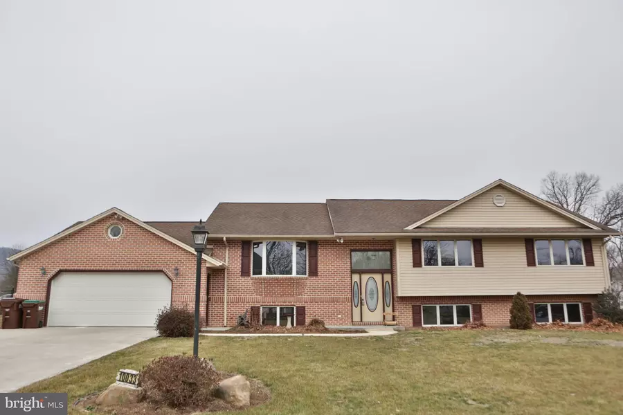 10033 CARDINAL DR, Orrstown, PA 17244