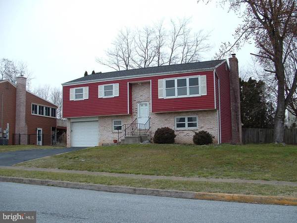 2 W SCHOOLSIDE DR, Mechanicsburg, PA 17055