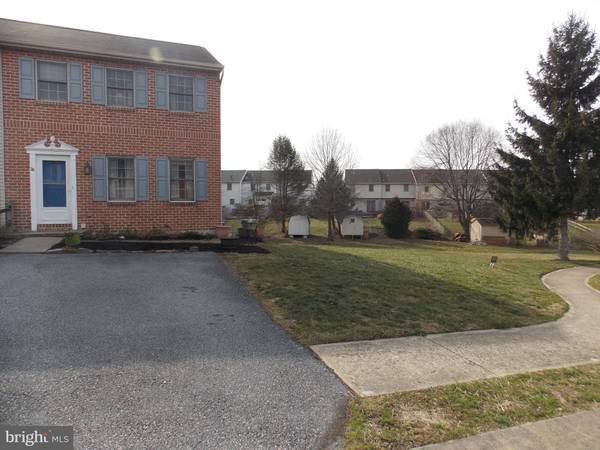 Elizabethtown, PA 17022,28 FOXFIELD LN