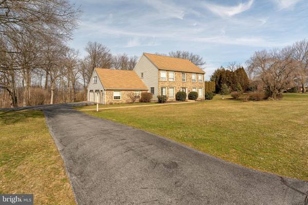 11 BRIAR CREST MNR, Lititz, PA 17543