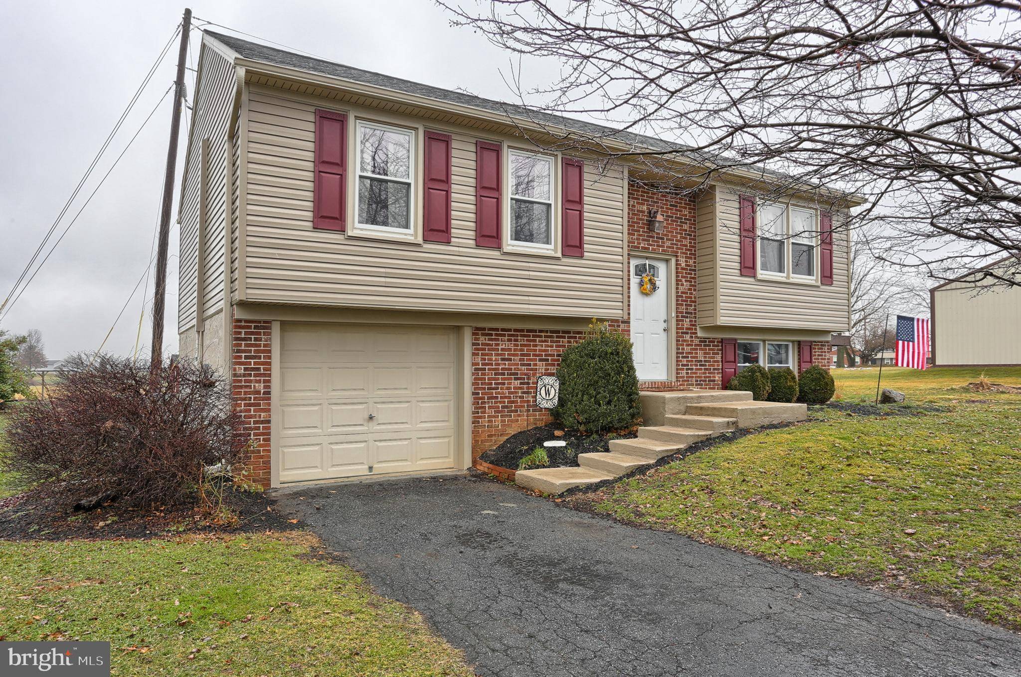 1115 STELLAR DR, Mount Joy, PA 17552