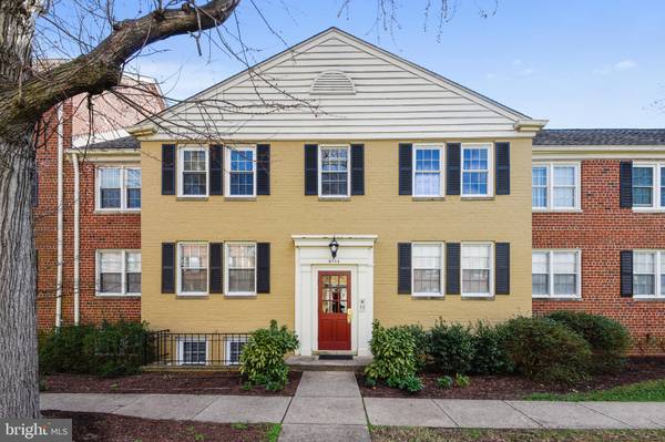 6714 W WAKEFIELD DR #J, Alexandria, VA 22307