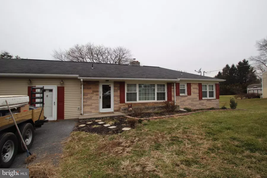 41 THOMAS ST, Hummelstown, PA 17036