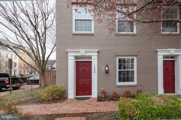 1300 ROUNDHOUSE LN #43, Alexandria, VA 22314