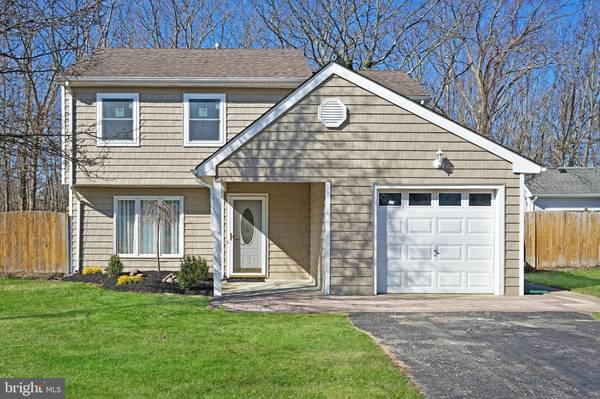 25 RAVENWOOD BLVD, Barnegat, NJ 08005