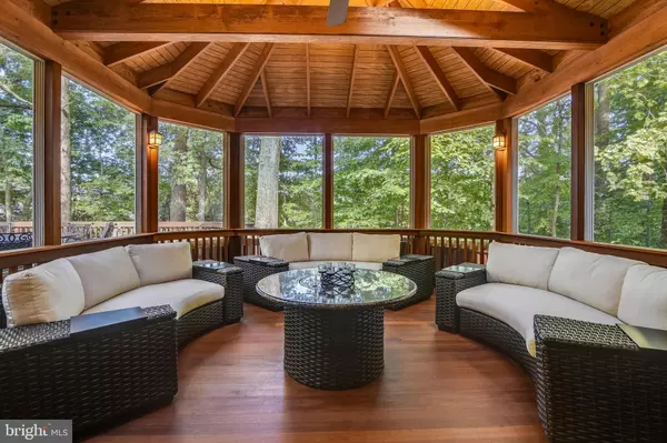 Oakton, VA 22124,10680 ALLIWELLS CT