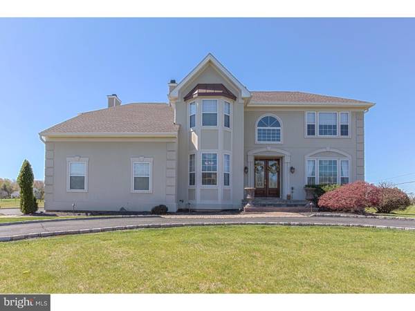 2 LENAPE DR, Franklin Twp, NJ 08873