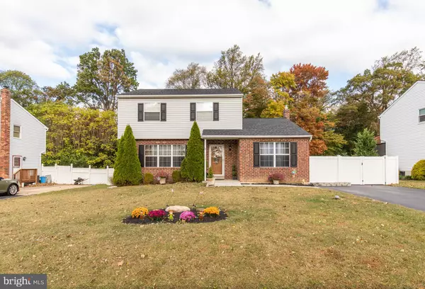 Upper Chichester, PA 19061,2327 FERNCROFT CIR