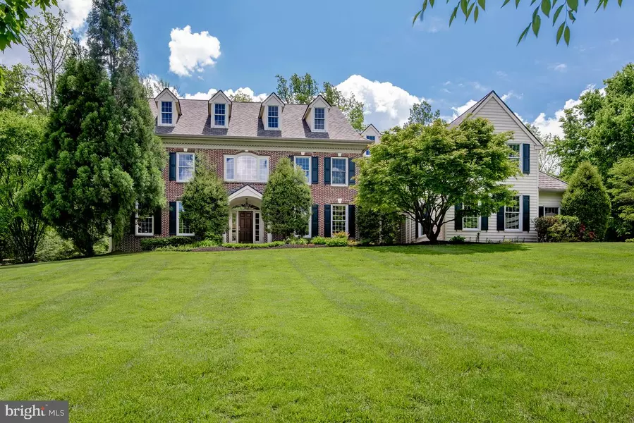 7 HARRISON DR, Newtown Square, PA 19073