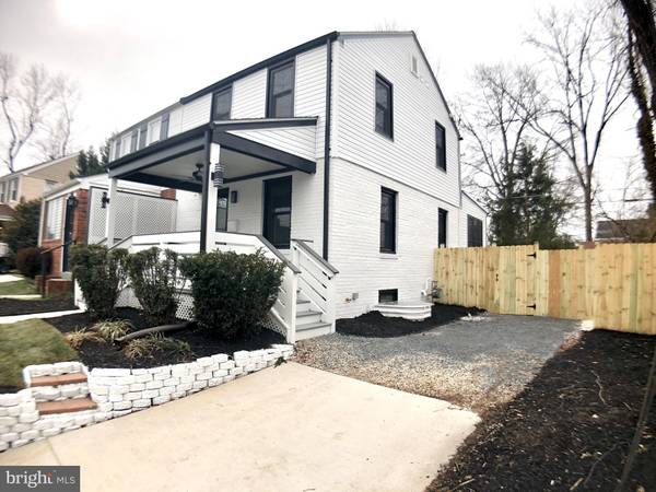 2711 FORT, Alexandria, VA 22303