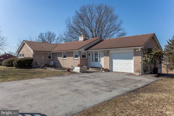 2221 COUNTY LINE RD, East Greenville, PA 18041