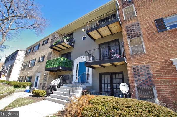 418 N ARMISTEAD ST #201, Alexandria, VA 22312