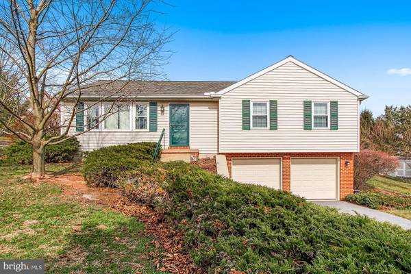 35 HEATHER CIR, Elizabethtown, PA 17022